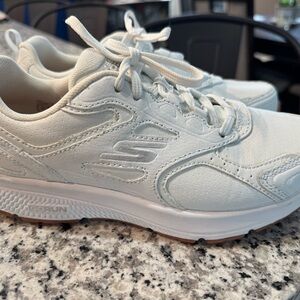 Sketchers go walk